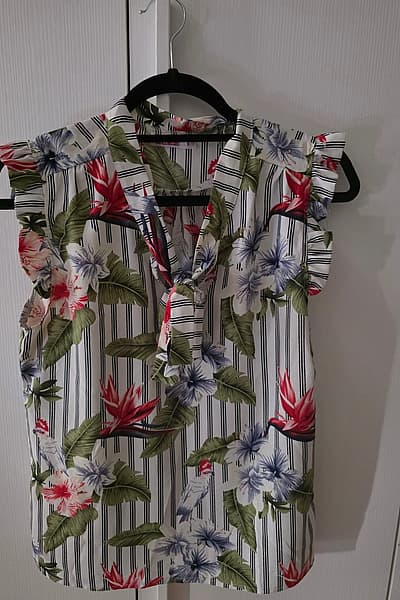 Bachata Tropical Print Blouse by Bachata — pre-loved on Thrifted.mt