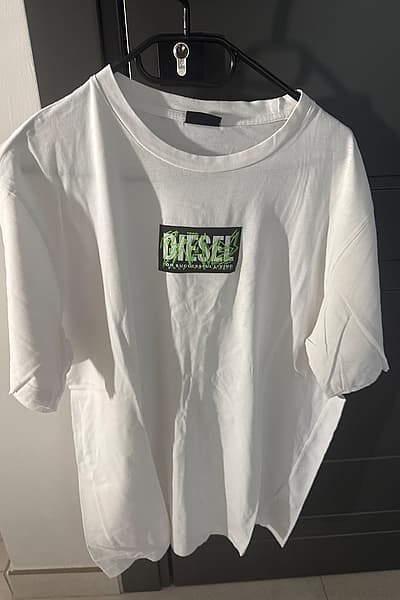 Maglietta bianca con logo by Diesel — pre-loved on Thrifted.mt