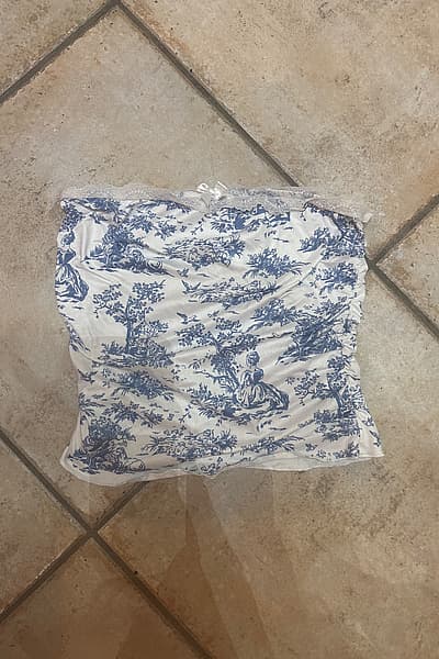 Top a fascia in pizzo con stampa toile di Shein by Shein — pre-loved on Thrifted.mt