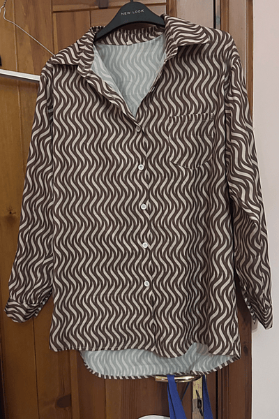 Camicia a maniche lunghe con motivi marroni by SHEIN — pre-loved on Thrifted.mt