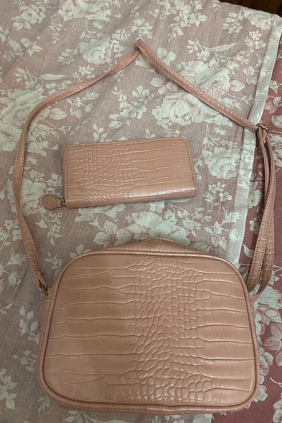 Borsa e borsellino rosa Terranova by Terranova — pre-loved on Thrifted.mt