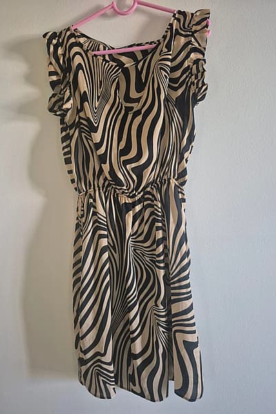 Vestido Nuna Lie com padrão de zebra, tamanho M by Nuna Lie — pre-loved on Thrifted.mt
