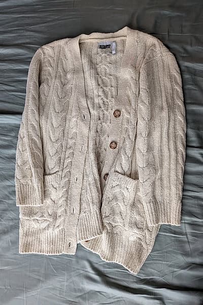 Cardigan color crema a maglia a trecce by Reclaimed Vintage — pre-loved on Thrifted.mt
