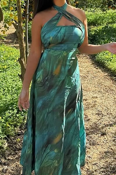 Vestido maxi com decote halter e padrão verde — pre-loved on Thrifted.mt