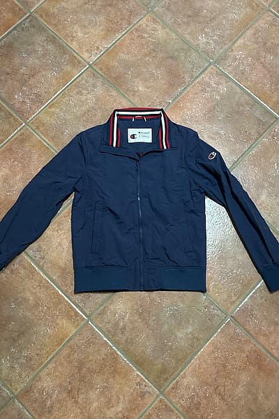 Giacca con cerniera Champion Navy by Champion — pre-loved on Thrifted.mt