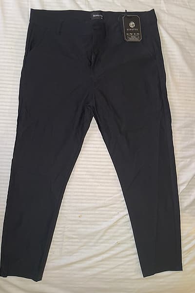 Pantalones elegantes ajustados negros — pre-loved on Thrifted.mt