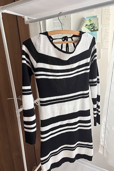 Ilbies strixxat iswed u abjad — pre-loved on Thrifted.mt