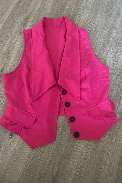 Gilet rosa shocking - Costume da Draculaura — pre-loved on Thrifted.mt