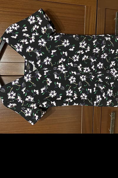 Siguiente: Vestido negro con estampado floral by Next — pre-loved on Thrifted.mt
