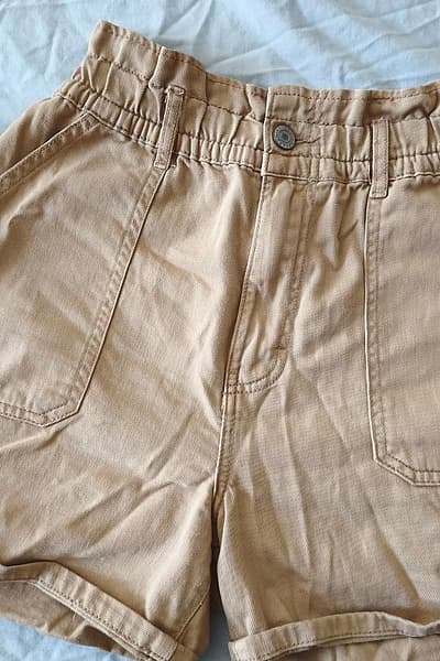 Pantaloncini color sabbia Pull&Bear — pre-loved on Thrifted.mt