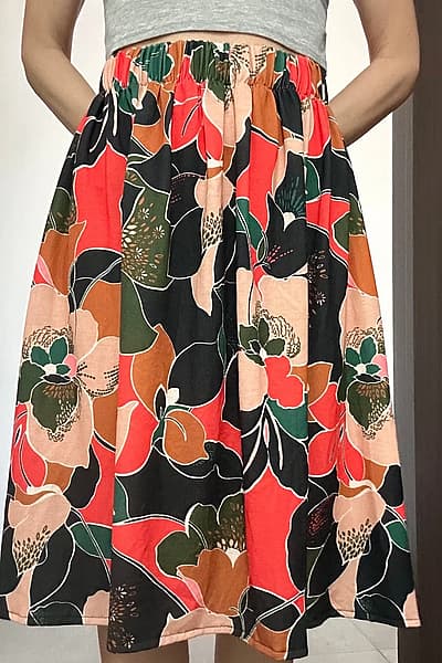 Gonna midi con stampa floreale - Realizzata a mano in Italia  by PRETTY IN MAD — pre-loved on Thrifted.mt
