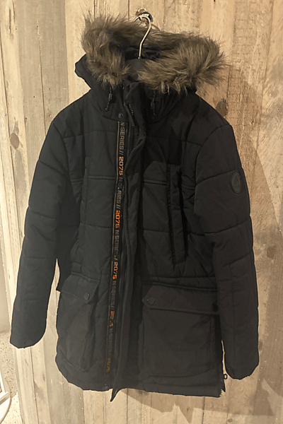 Giacca imbottita nera Next Boys by Next — pre-loved on Thrifted.mt