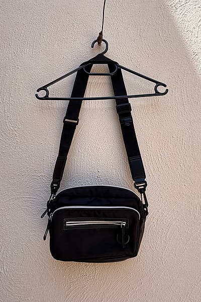 Borża tal-kamera crossbody ASOS Design — pre-loved on Thrifted.mt