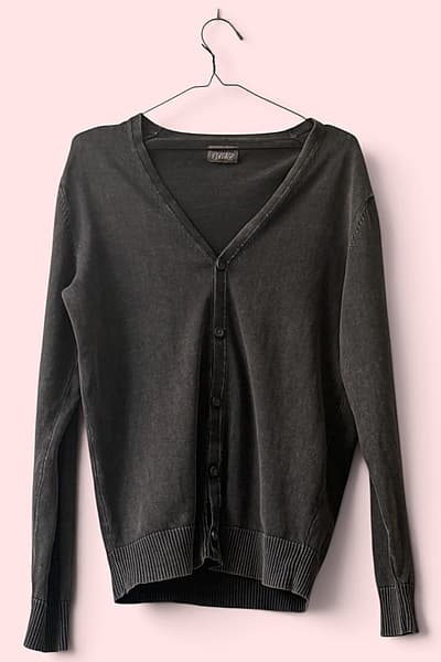 Kardigan Griż Skur Vintage ta' Watsons by Watsons — pre-loved on Thrifted.mt