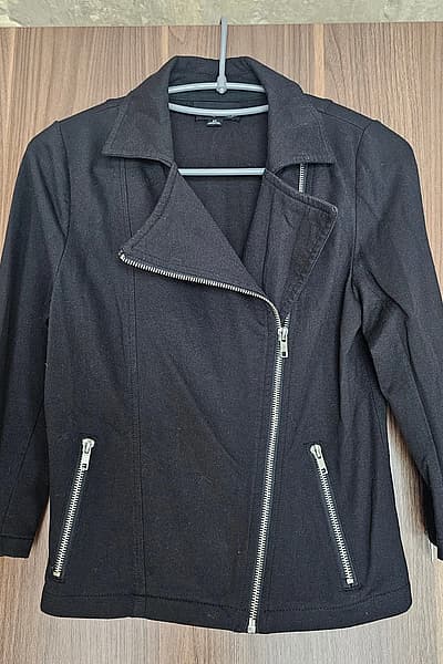 Ġakketta sewda stil Biker by Xxi — pre-loved on Thrifted.mt