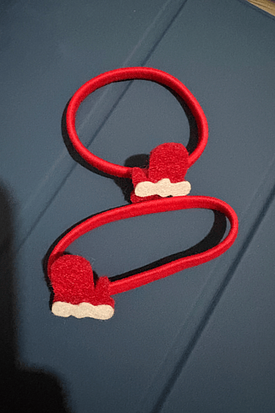 Elastici per capelli a forma di guanto natalizio — pre-loved on Thrifted.mt