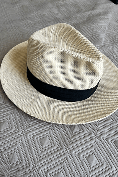Sombrero tipo fedora de paja — pre-loved on Thrifted.mt