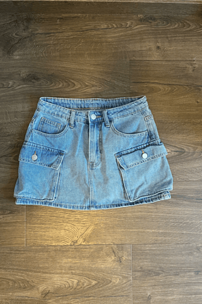Gonna cargo in denim dal lavaggio chiaro by Shein — pre-loved on Thrifted.mt