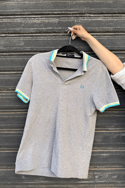 Polo gris de Fred Perry by Fred Perry — pre-loved on Thrifted.mt