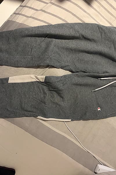Joggers Griżi u Bojod Champion by Champion — pre-loved on Thrifted.mt