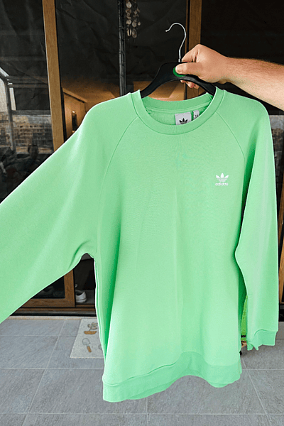 Sudadera verde de Adidas by Adidas — pre-loved on Thrifted.mt
