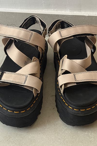 Sandlijiet Dr. Martens Kimber by Dr. Martens — pre-loved on Thrifted.mt