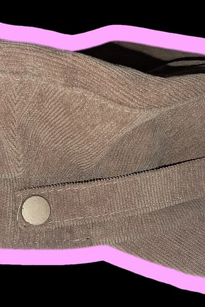 Kappell tal-Baker Boy / Kappell tal-Vjolinista New Look Kannella Corduroy — pre-loved on Thrifted.mt