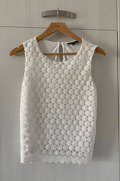White Floral Lace Sleeveless Top by Warehouse — pre-loved on Thrifted.mt