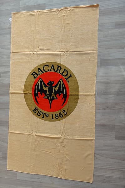 NUOVO Telo da mare Bacardi Rum — pre-loved on Thrifted.mt