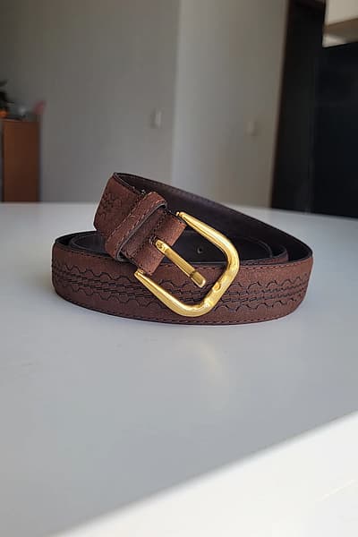 Cintura in pelle marrone chiaro con cuciture a vista — pre-loved on Thrifted.mt
