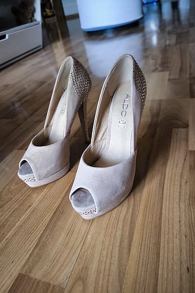 Żraben Aldo bil-Pjattaforma tal-Suede by Aldo — pre-loved on Thrifted.mt