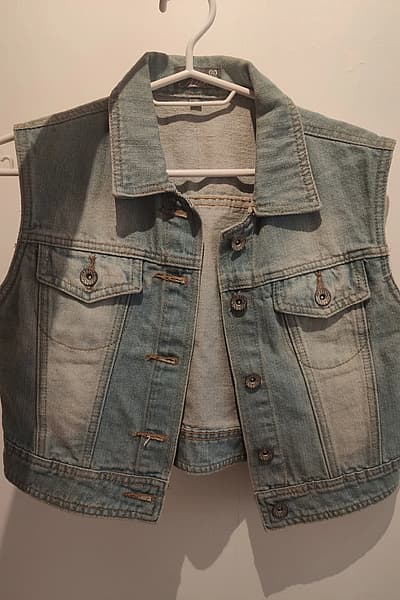 Gilet classico in denim blu — pre-loved on Thrifted.mt