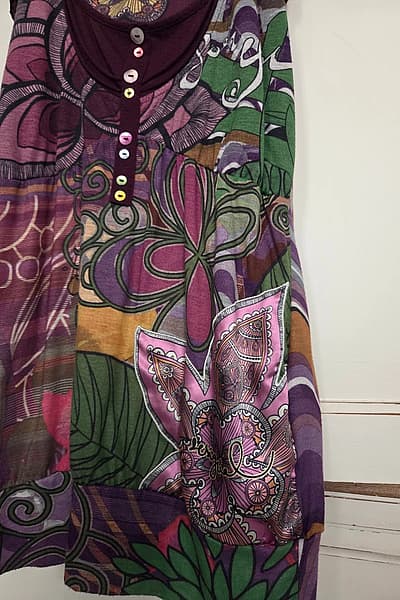 Pakkett ta' top u żewġ dbielet b'disinji ikkuluriti Desigual by Desigual — pre-loved on Thrifted.mt