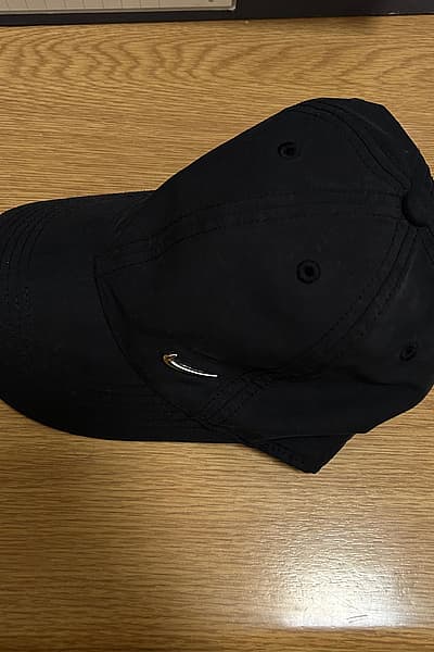 Cappellino da baseball regolabile Nike by Nike — pre-loved on Thrifted.mt