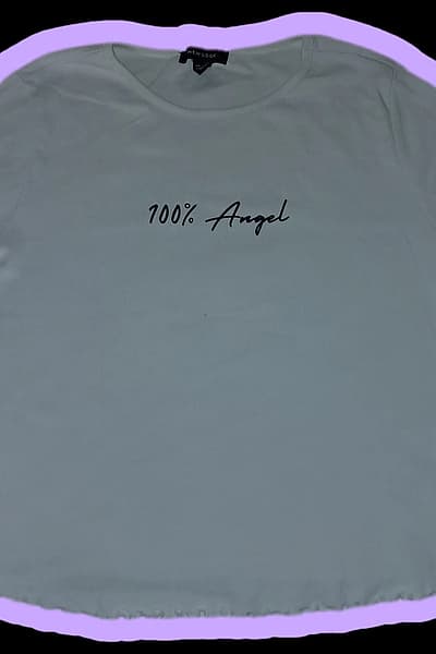 New Look "100% Angel" & 100% qoton - t-shirt tat-trabi b'kustilji irrakkmati by New Look — pre-loved on Thrifted.mt