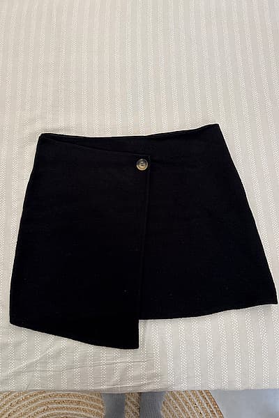 Mini gonna nera Trendyol by Trendyol — pre-loved on Thrifted.mt