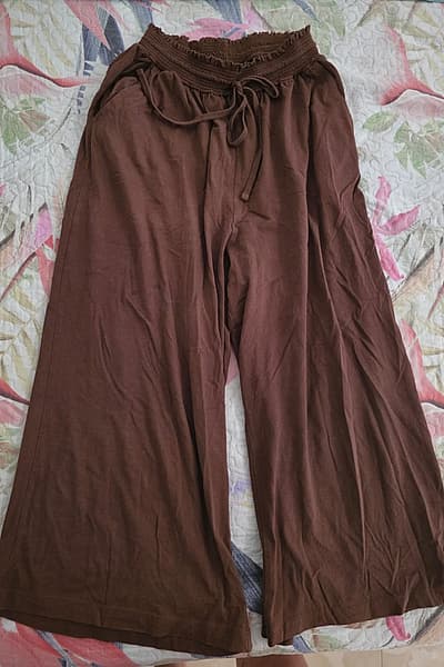 Pantalones marrones de corte ancho con cordón by Piazza Italia — pre-loved on Thrifted.mt