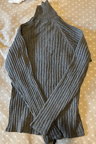 Maglione a collo alto a coste grigio by 4YOU — pre-loved on Thrifted.mt