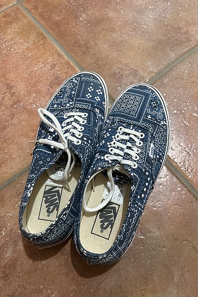 Sneakers Vans in tela con stampa bandana by Vans — pre-loved on Thrifted.mt