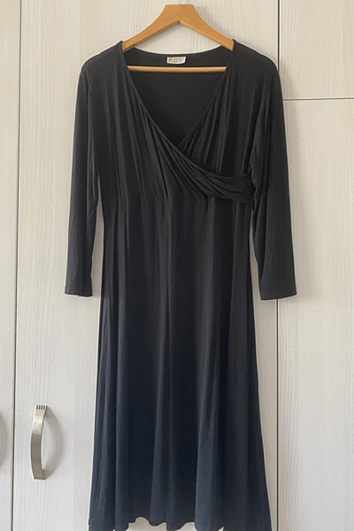 Abito avvolgente nero a maniche lunghe by Kelso — pre-loved on Thrifted.mt