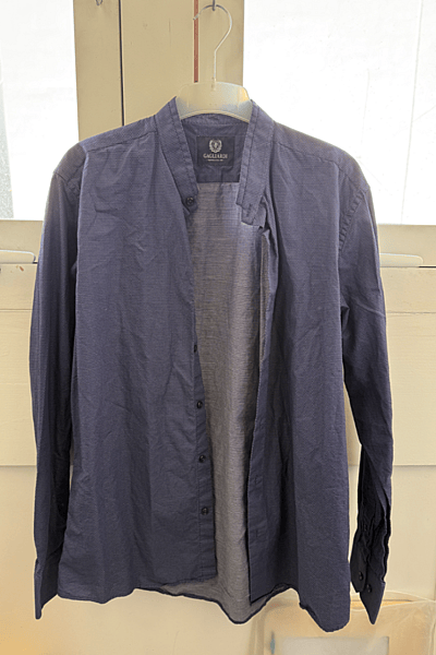 Camisa sin cuello con estampado azul de Gagliardi by Gagliardi — pre-loved on Thrifted.mt