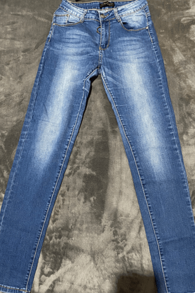 Jeans tad-Denim Blu Klassiċi — pre-loved on Thrifted.mt