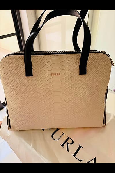 Autentica borsa Furla beige con effetto pelle di serpente by Furla — pre-loved on Thrifted.mt