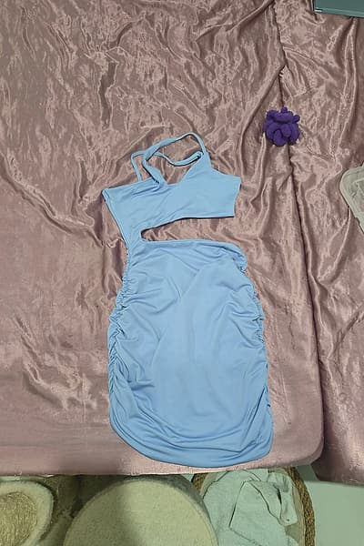 Ilbies Mini Blu b'Qtugħ f'Forma Ruched by Shein — pre-loved on Thrifted.mt