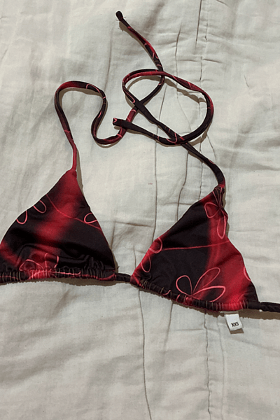 Bikini a fantasia rossa e nera — pre-loved on Thrifted.mt