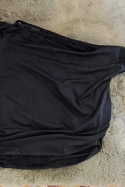 Top de renda azul  — pre-loved on Thrifted.mt