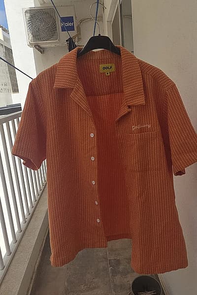 Golf Wang × Tyler The Creator: camisa de botones con costuras by Golf Wang — pre-loved on Thrifted.mt