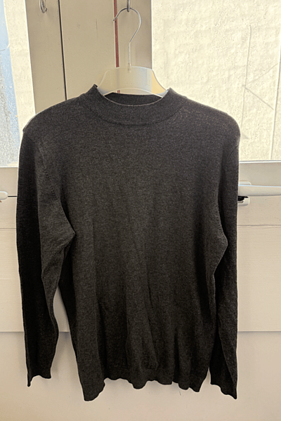Jersey gris de cuello alto de Zara by ZARA — pre-loved on Thrifted.mt
