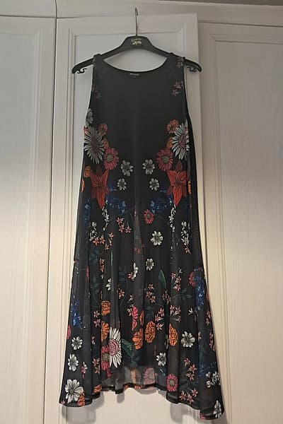 Vestido de Desigual con superposición de malla floral by Desigual — pre-loved on Thrifted.mt