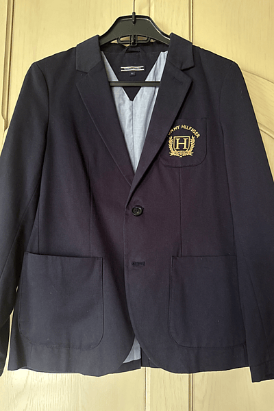 Giacca blazer Tommy Hilfiger blu navy by Tommy Hilfiger — pre-loved on Thrifted.mt
